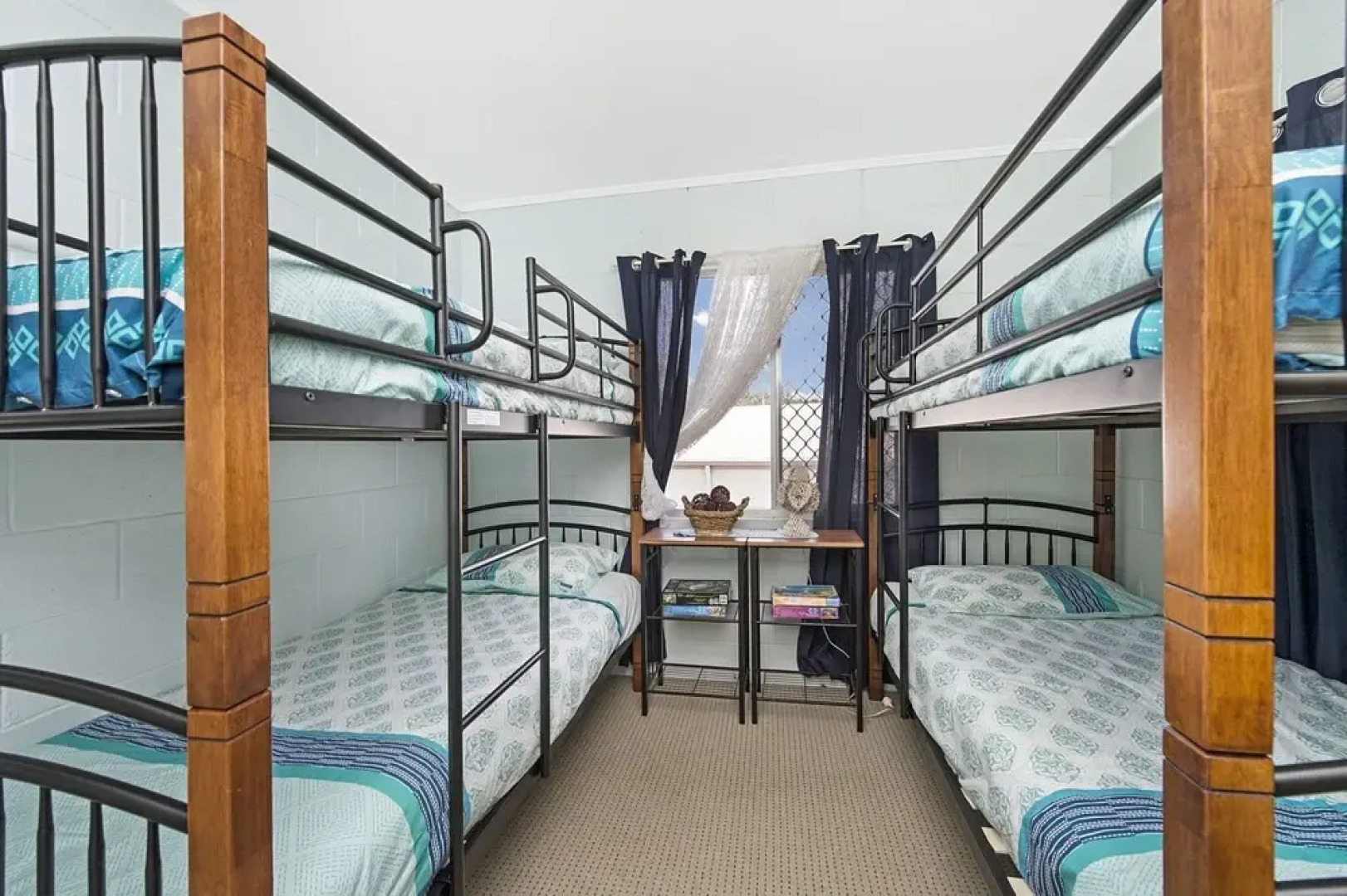 First floor unit close to shops, park and waterfront!