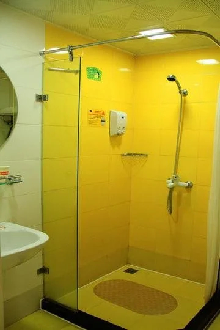 Home Inn Heyuan Railway Station