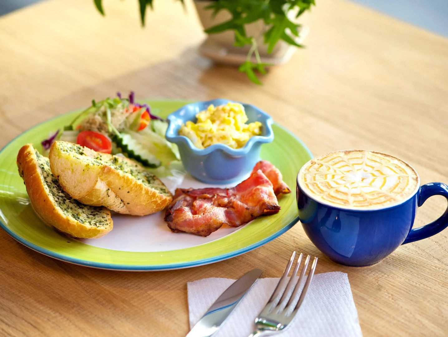 FX INN Kaohsiung Zhonghua Road Branch