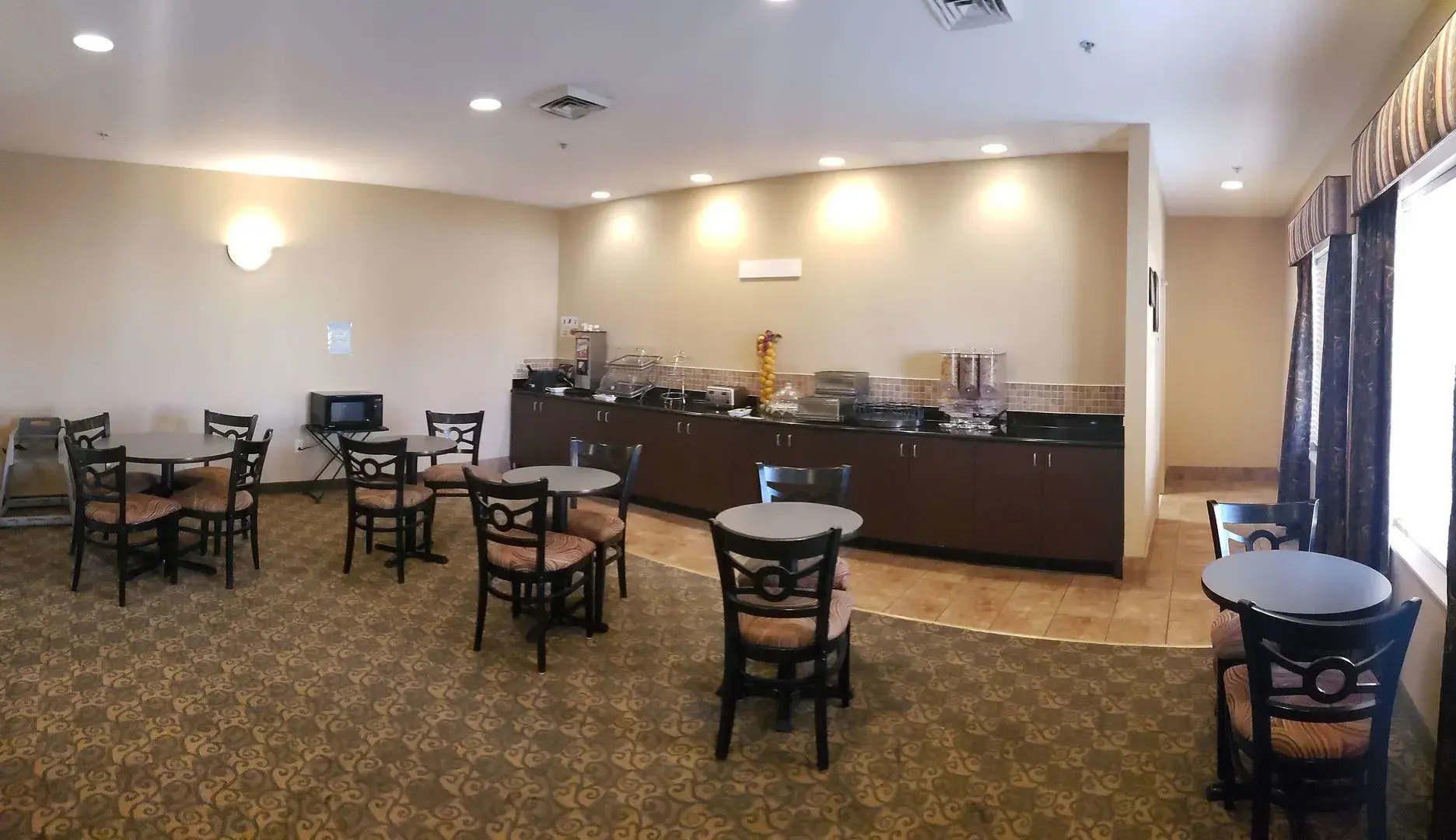 Saffron Inn & Suites