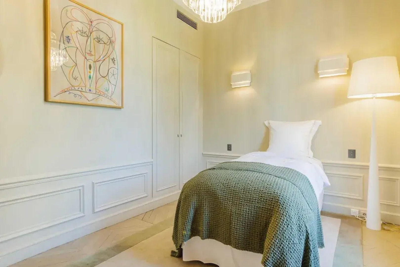 Luxury Mansion With Garden in Heart of Neuilly