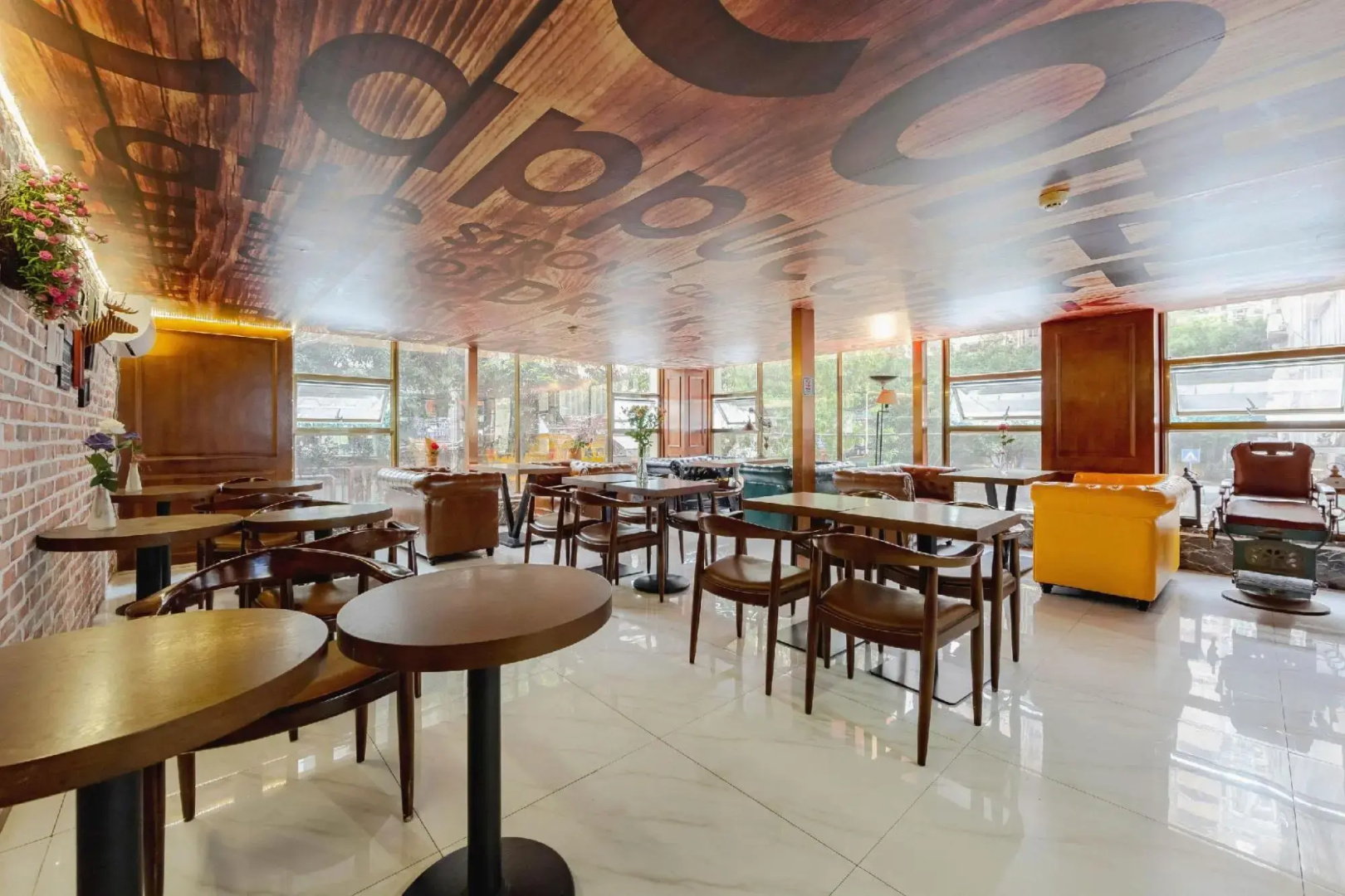 James Joyce Coffetel Tianhe North Tianrun Road