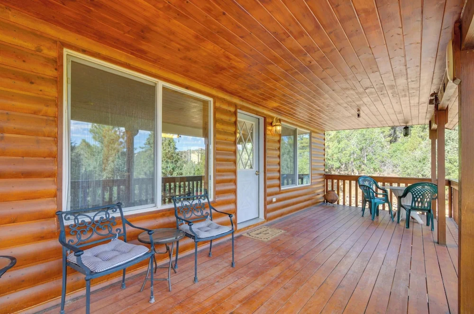 Alton Cabin w/ Deck ~ 2 Mi to Dixie Nat'l Forest!