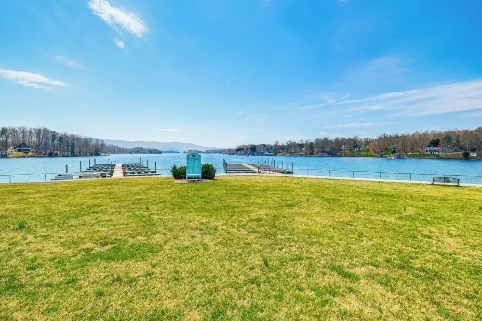 Resort Amenities & Beach Access: Huddleston Condo