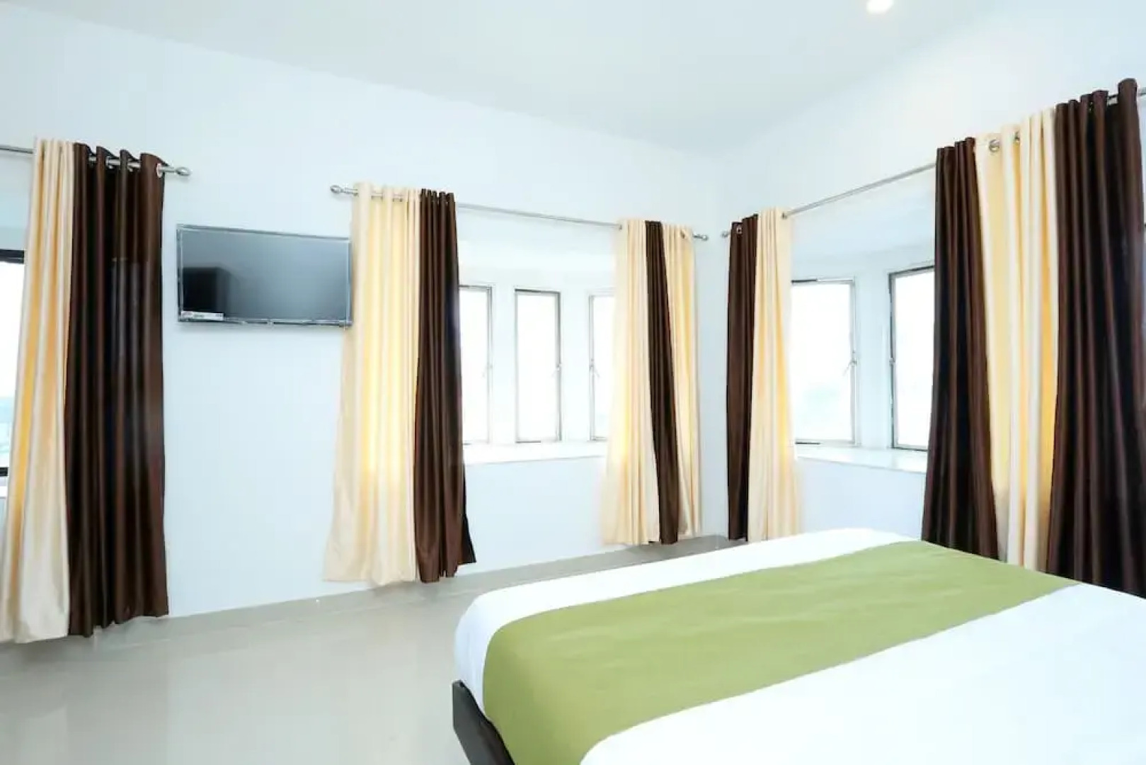 OYO 14328 Hotel Rv Tower