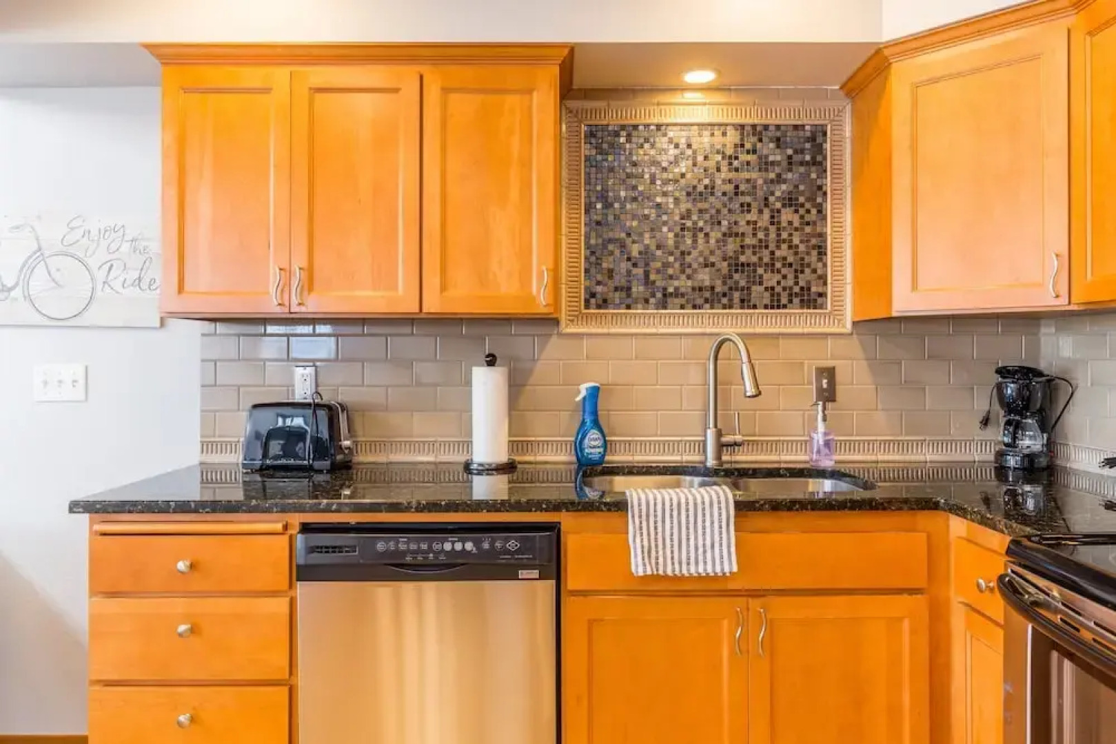 Coastal Chic Beach Condo by Avantstay Balcony