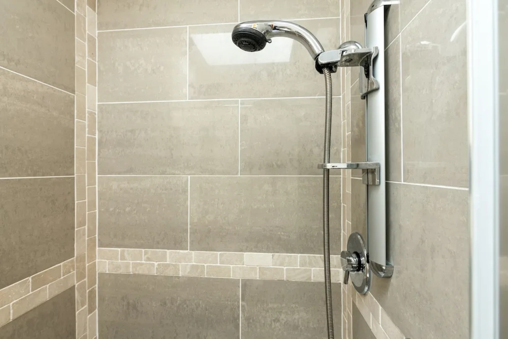 Cottage - Sleeps 5 - Hot Tub - Garden - Parking