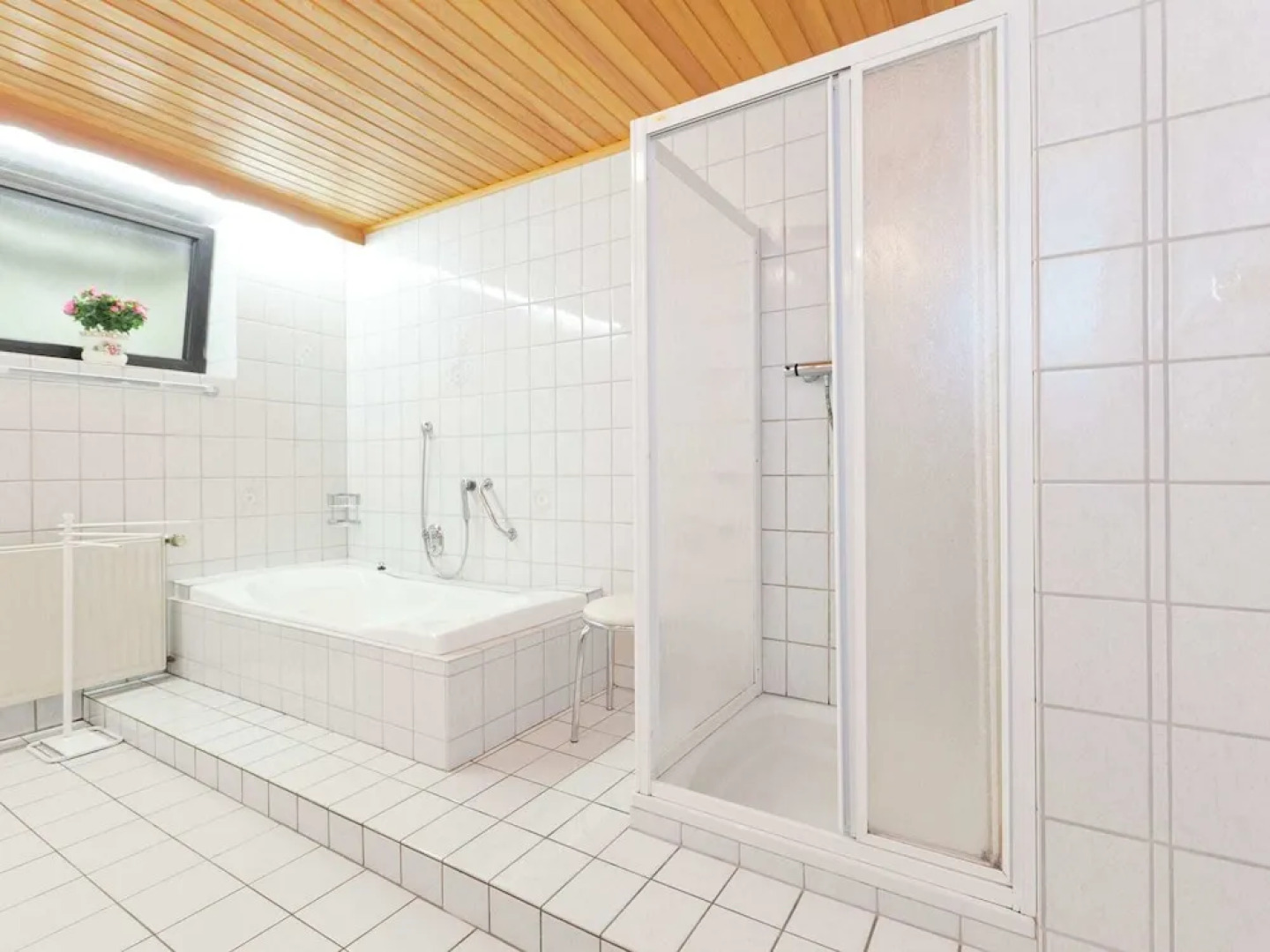 Spacious, Comfortable 5-pers House on the Ground Floor