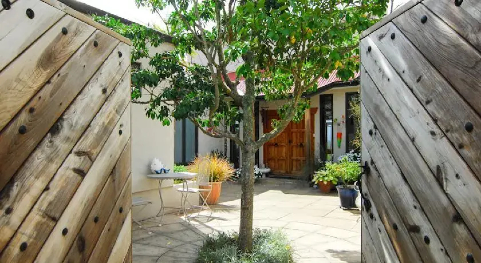 The Loft Art Studio & Premium Bed and Breakfast