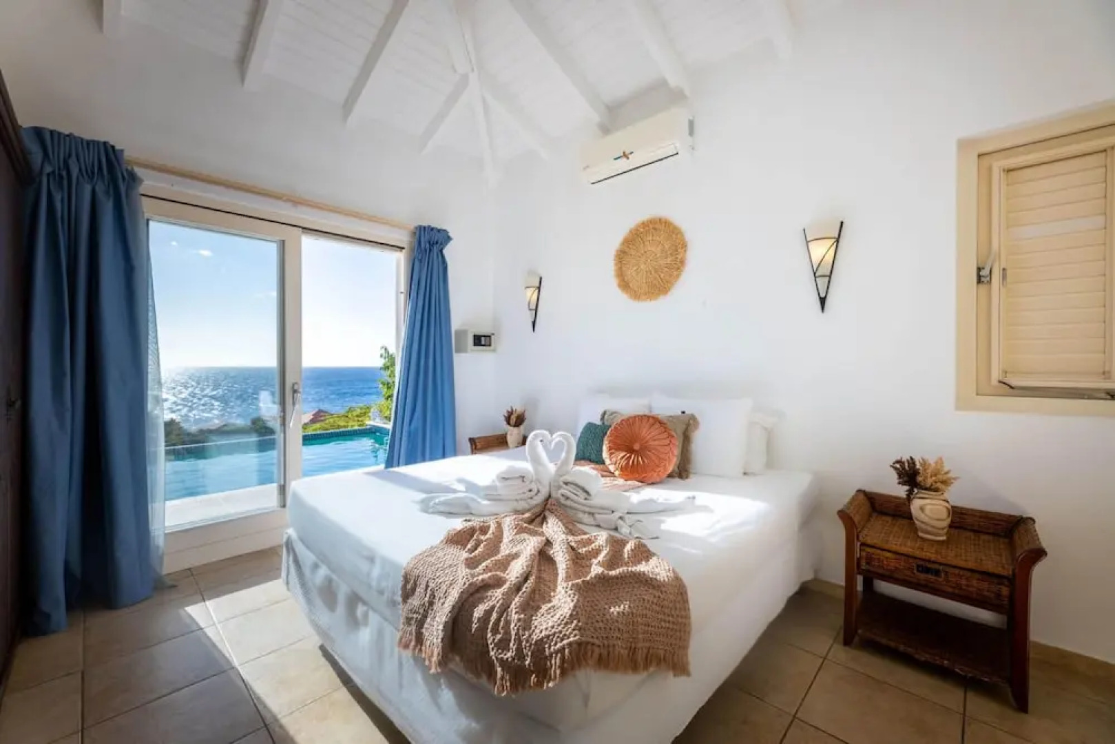 Spacious Bright Villa - Spectacular Ocean Views Private Pool
