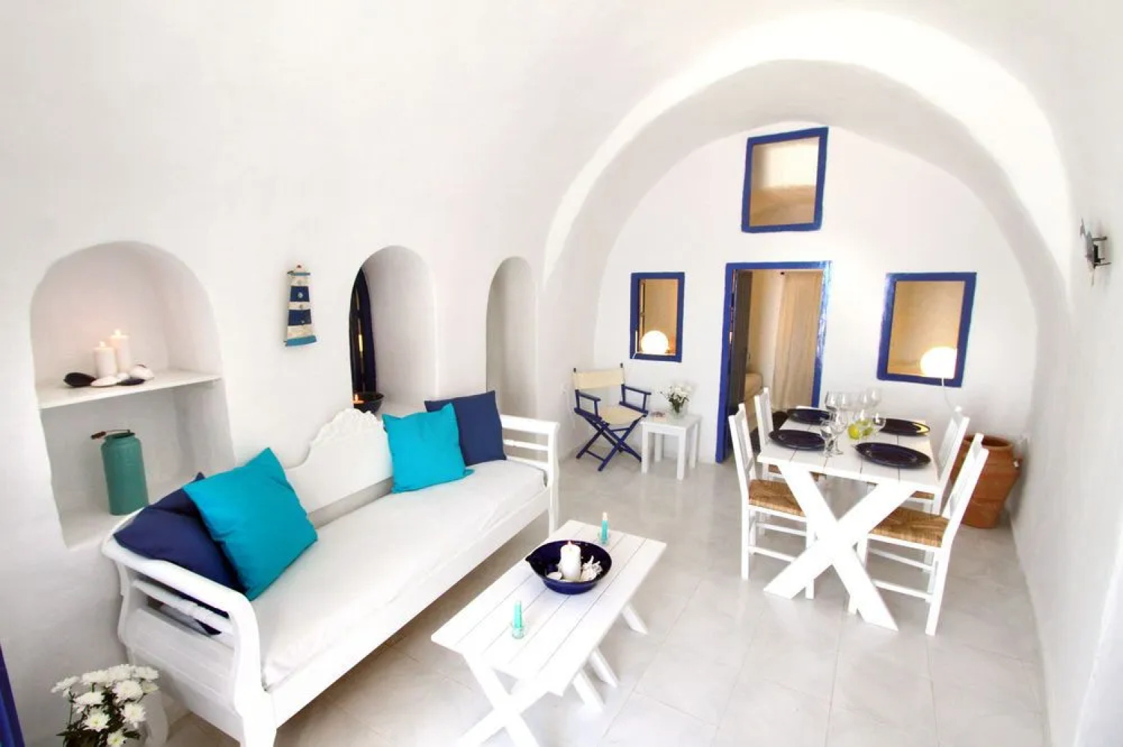 Blu Bianco Cave House