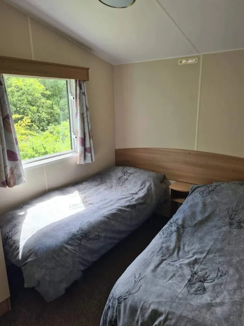 2 Bed Lodge - Sleeps 5 - Parking - Pets - Wifi