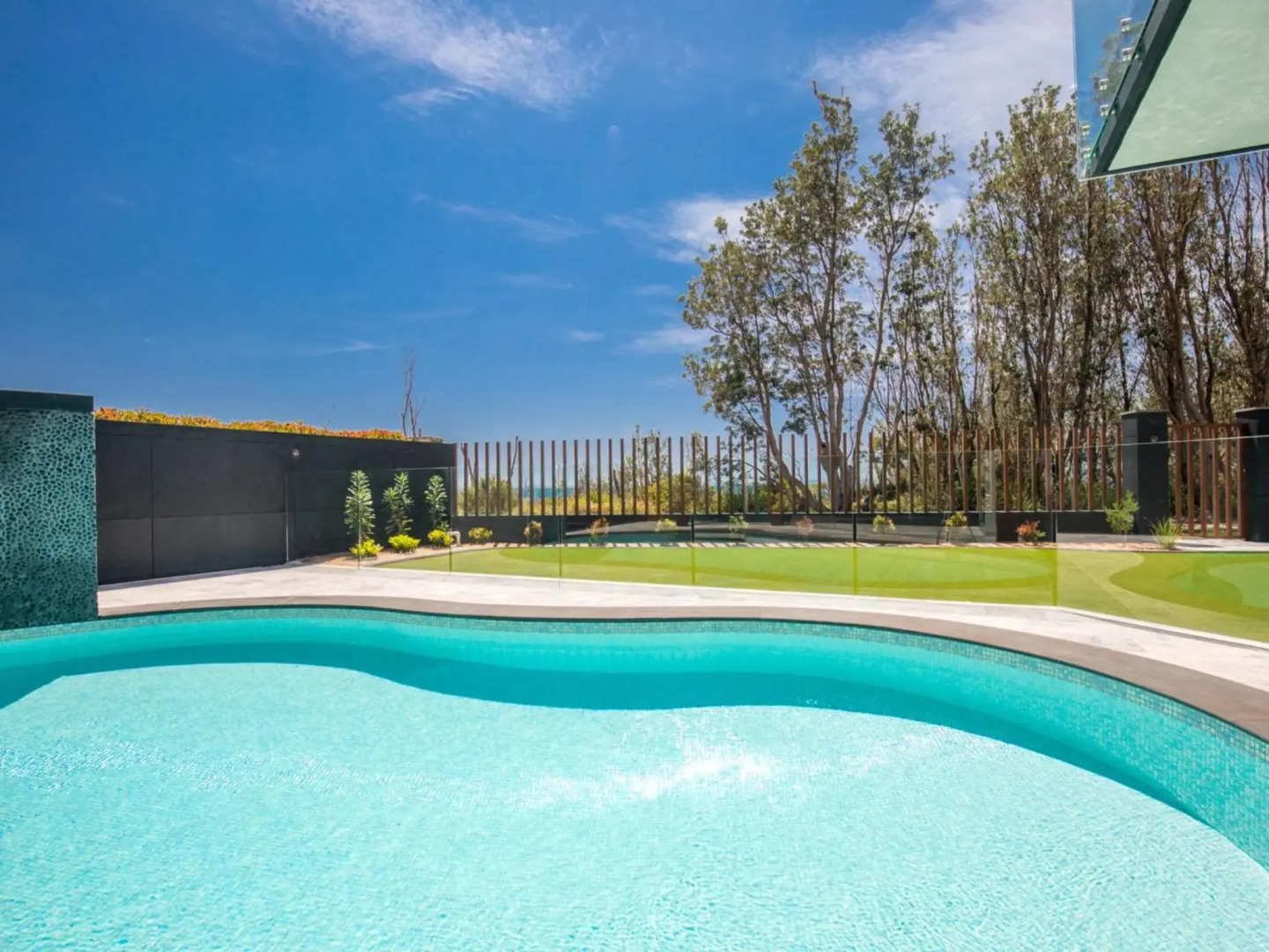 Vukeville, Vincentia - 4pm check out Sundays, except Peak Season