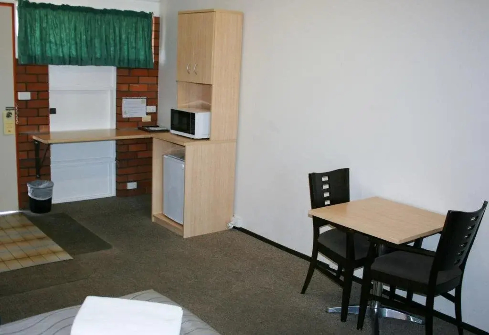 The Plains Motor Inn