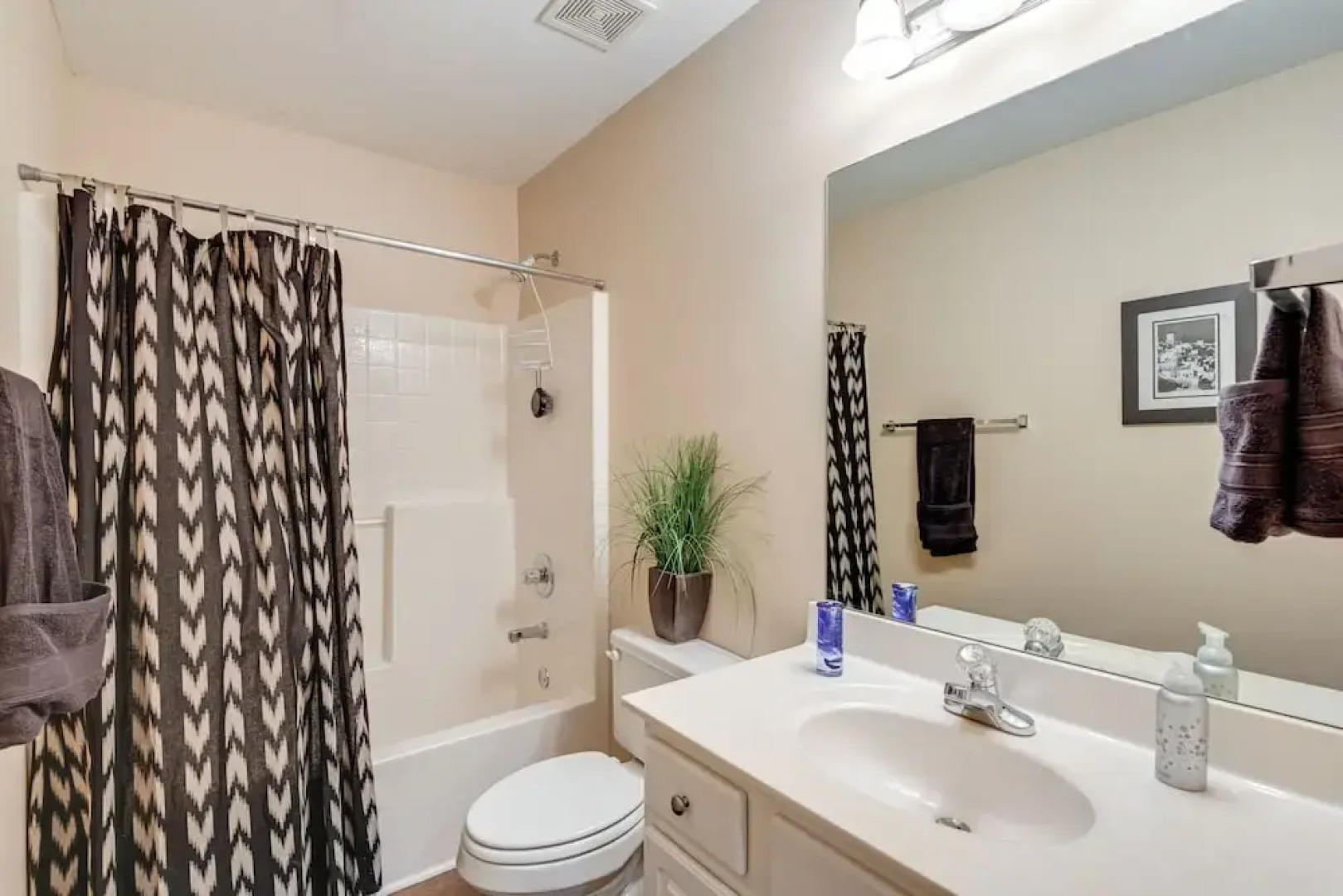 Cozy Hermitage Home w/ Deck: 11 Mi to Nashville!