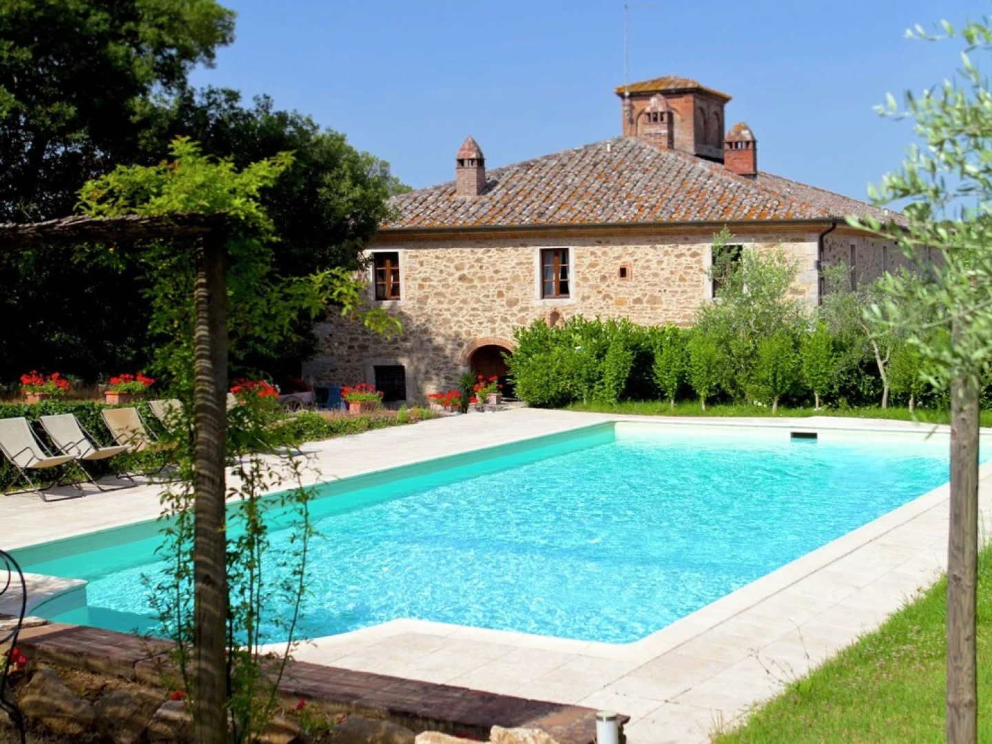 Modern Farmhouse in Rapolano Terme With Swimming Pool