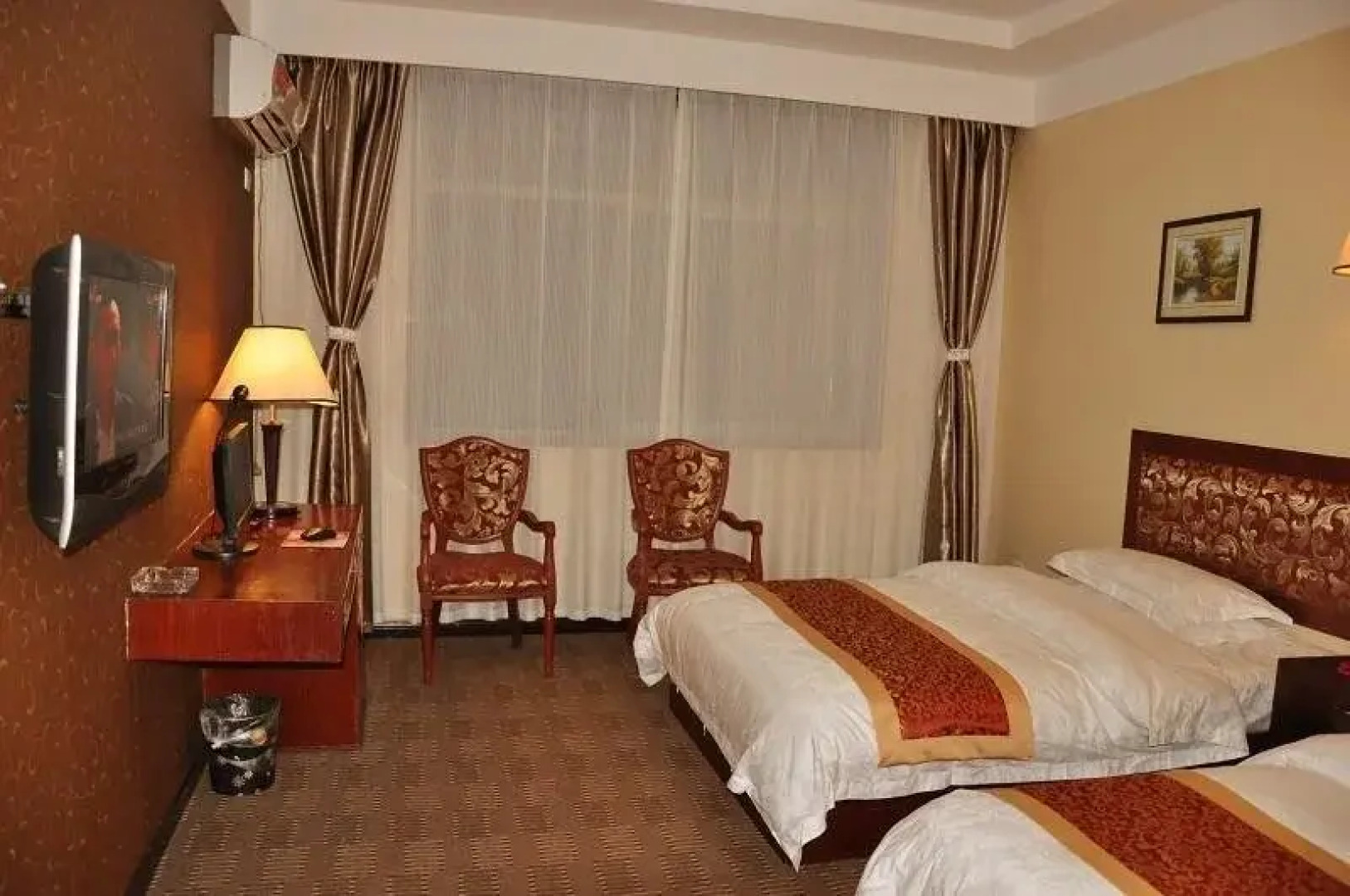 Longyi Business Hotel