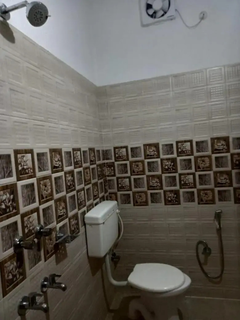 OYO 19930 Hotel Holiday Palace