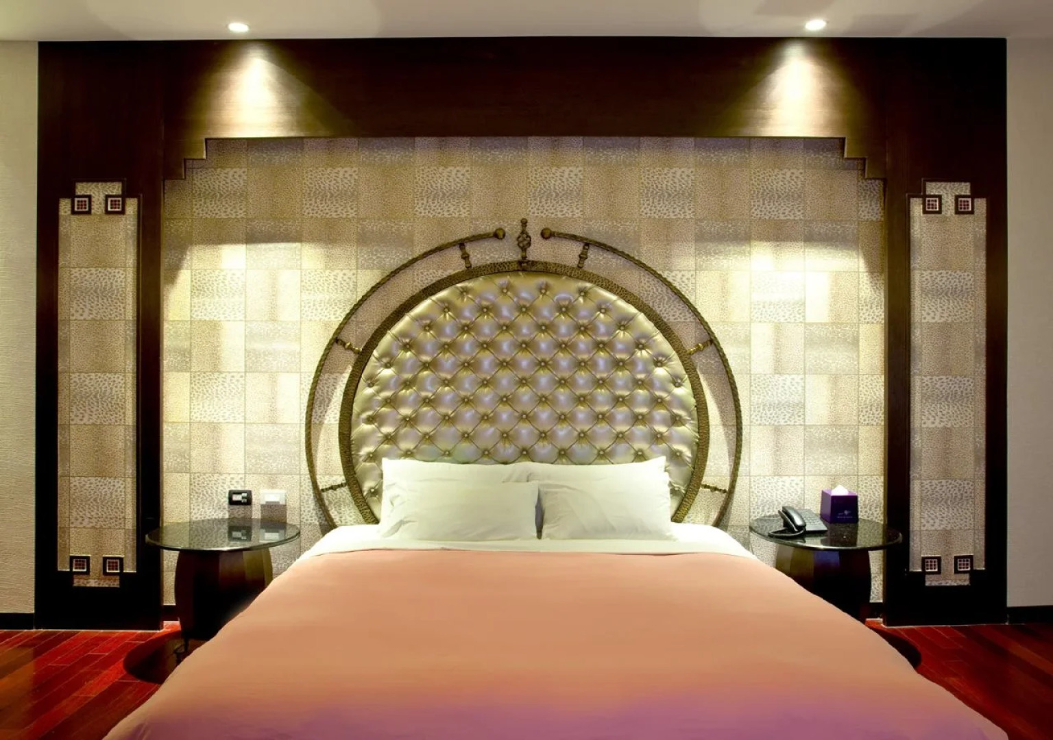 Royal Group Motel Ming Chen Branch