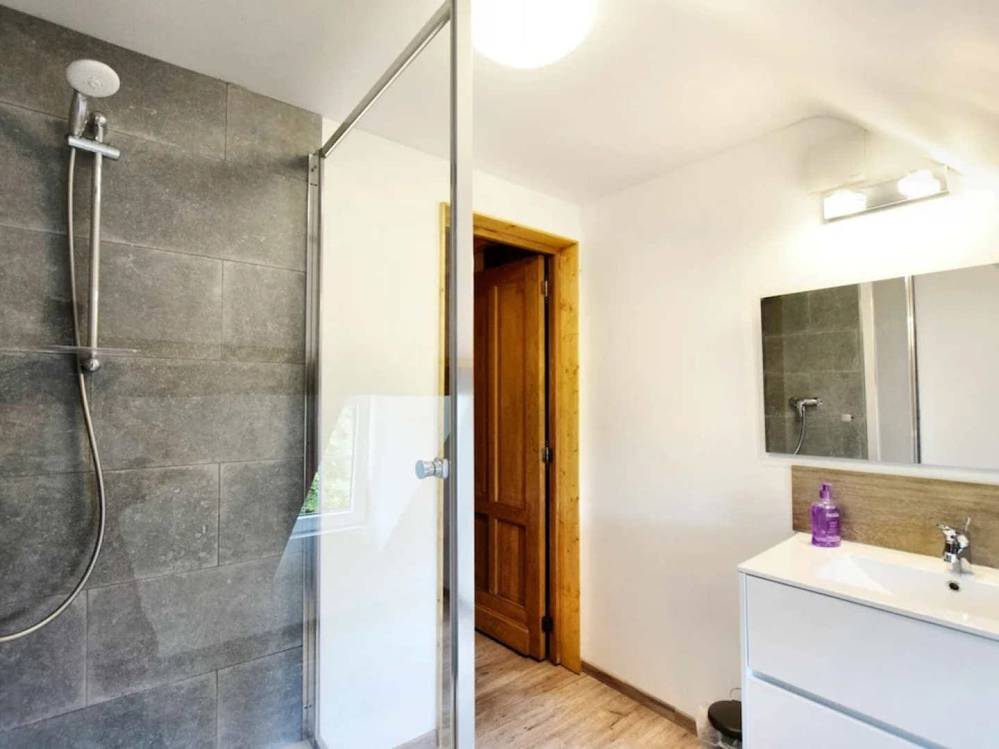 Magnificent Holiday Home in Baronville With Heated Pool & Billiards