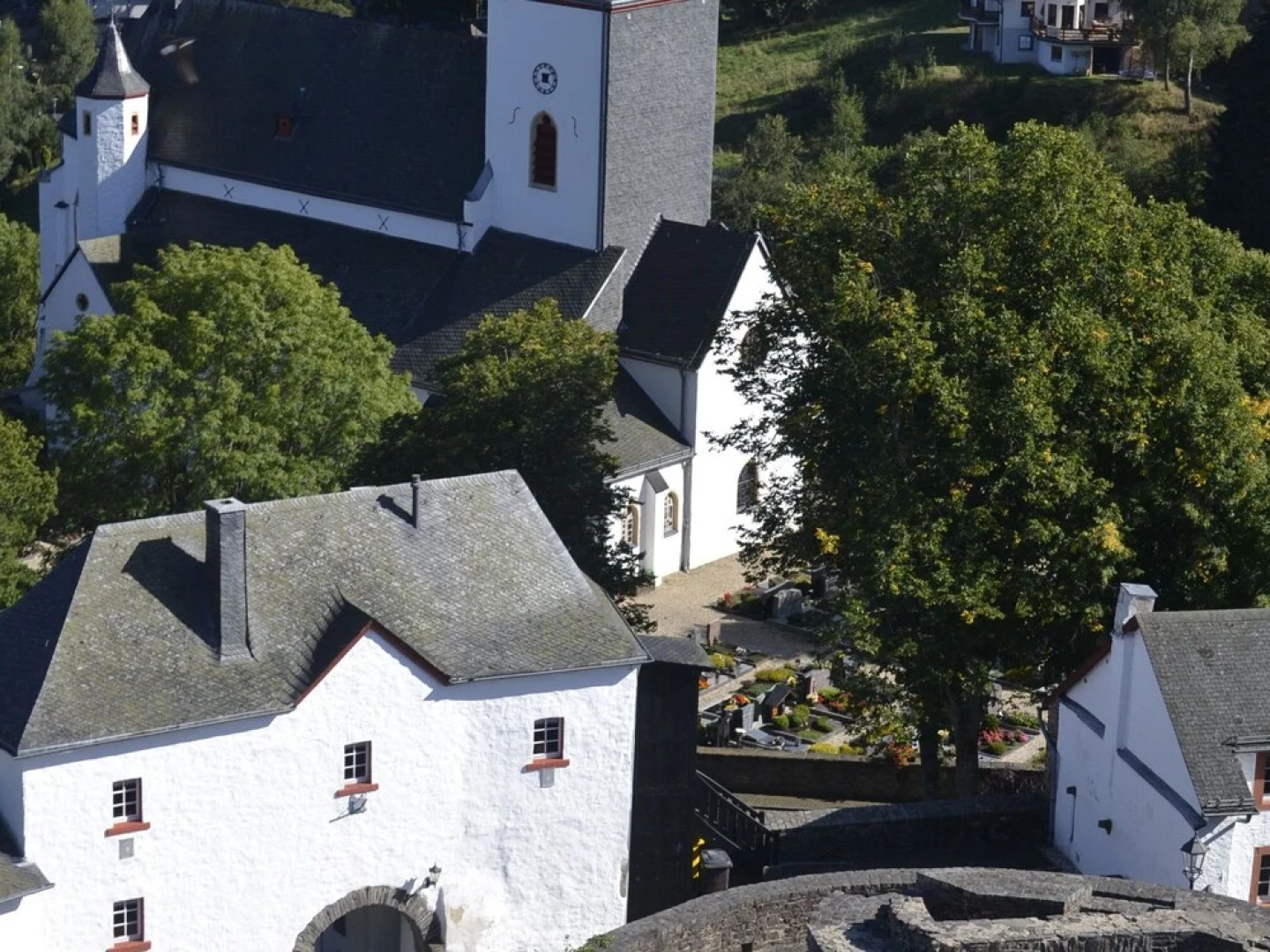 Serene Chalet in Honningen Eifel with garden in the lap of nature