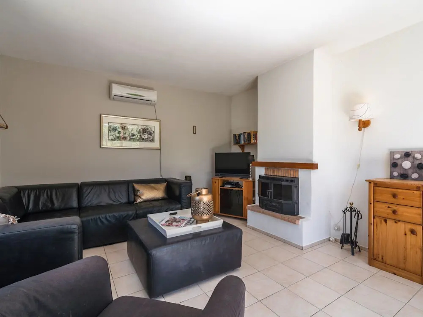 Huge Villa in Montbrun-des-corbières With Swimming Pool