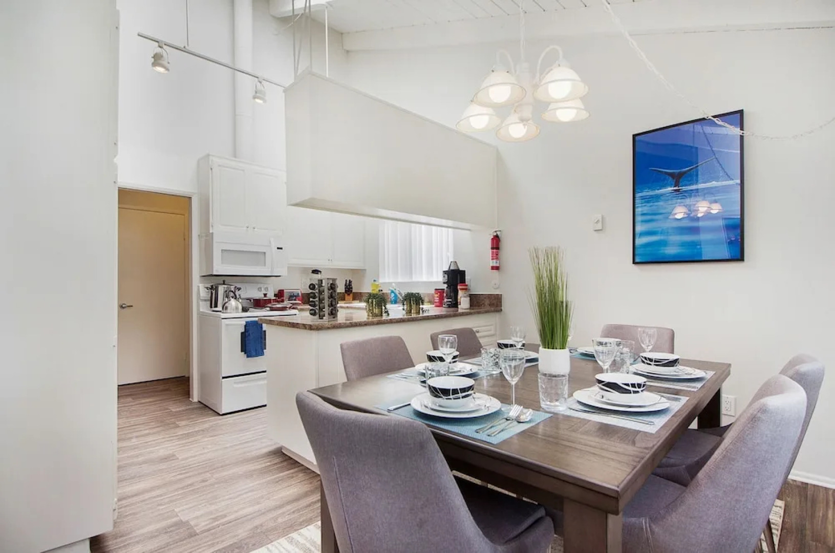 Private Entrance Under The Sea - 2BR/2BATH Next To Ritz Carlton - Walk To Ocean! (MB4)