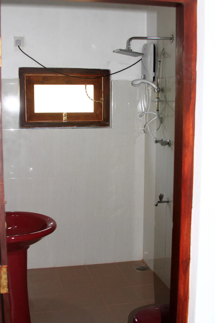 Shiny Lakeside Resort