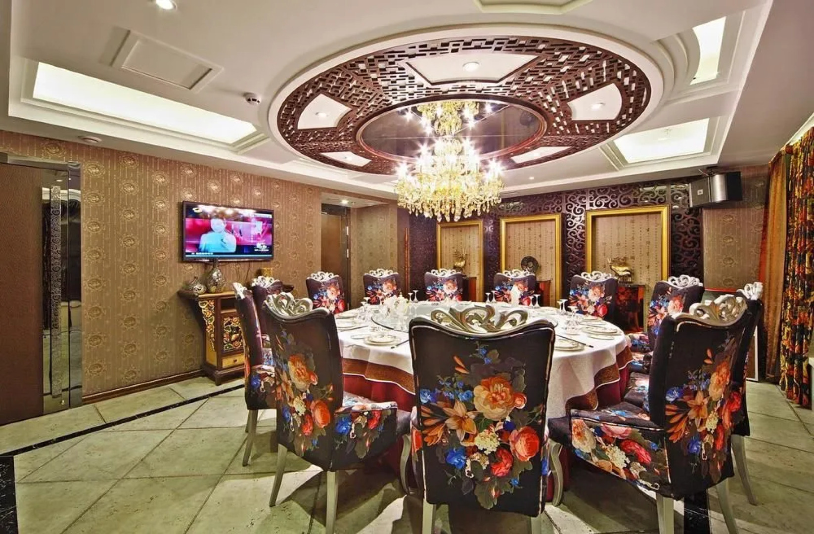 Dandong Jiangbin International Hotel (Yalu River Broken Bridge Scenic Spot Railway Station Branch)