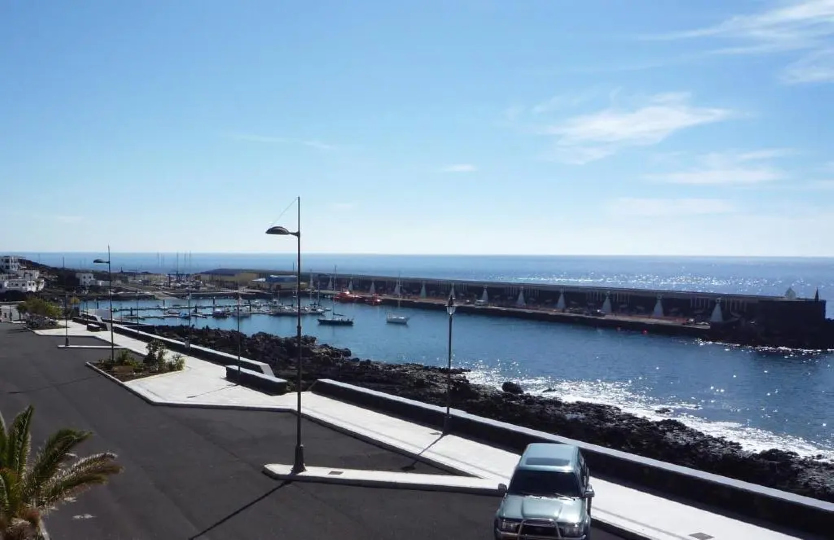 VV 122 con Balcón en primera línea de mar