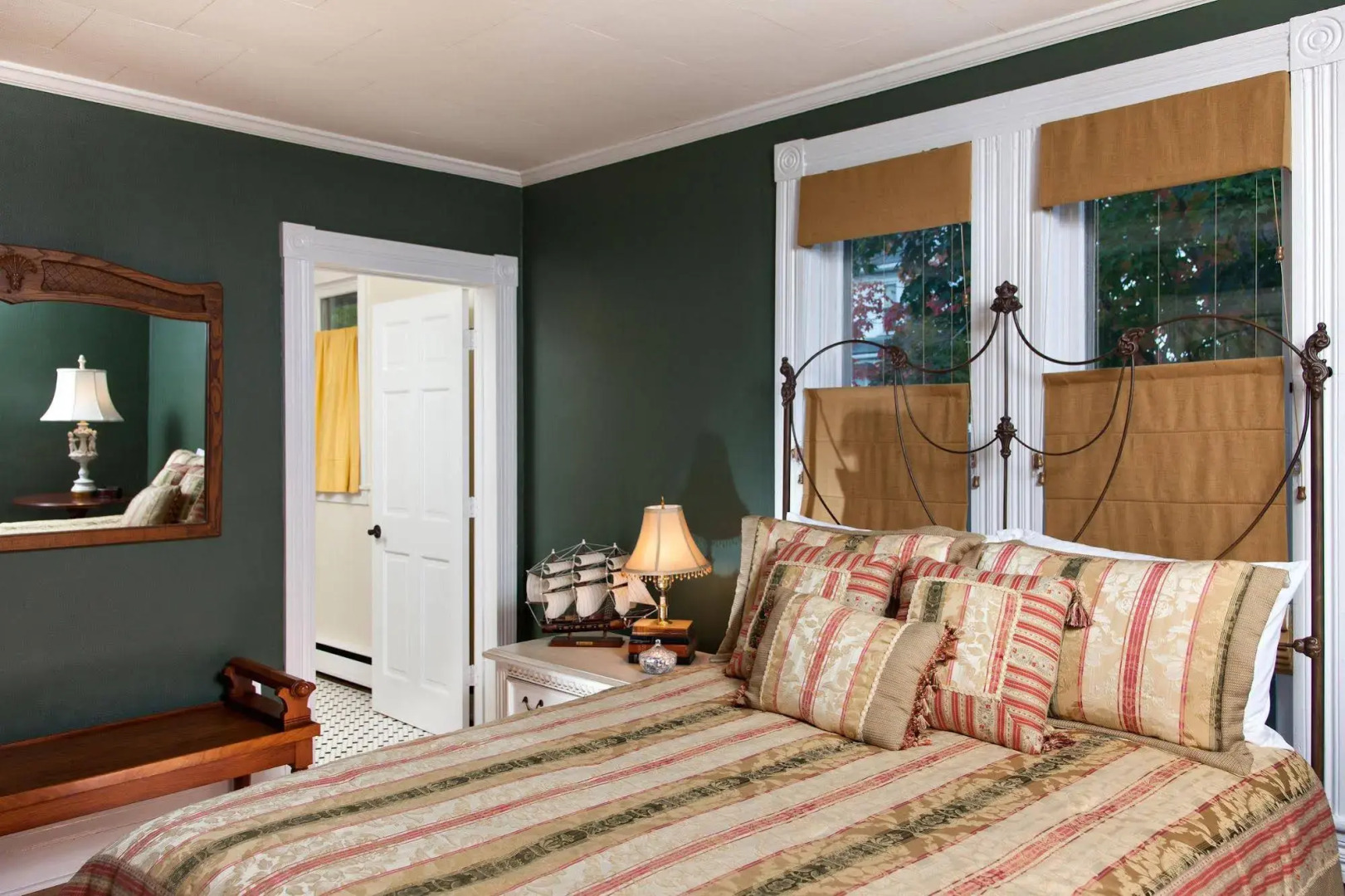 The Guest House Inn on Courthouse Square