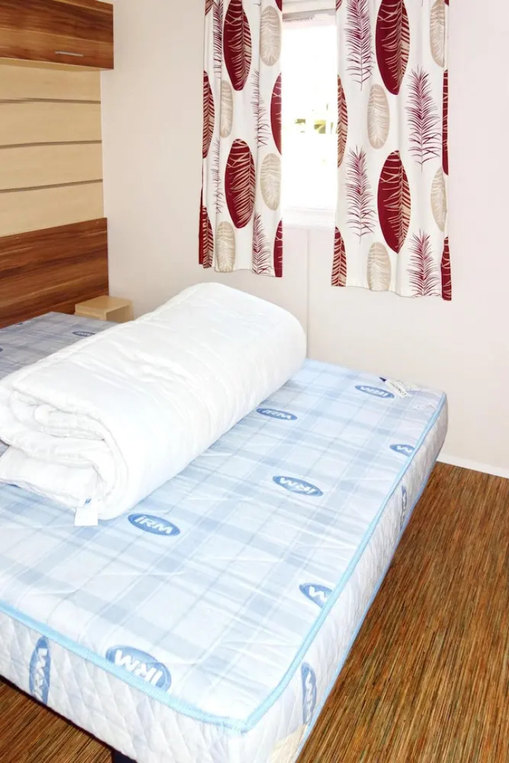 Bungalow With 2 Bedrooms in La Palmyre, With Pool Access and Furnished