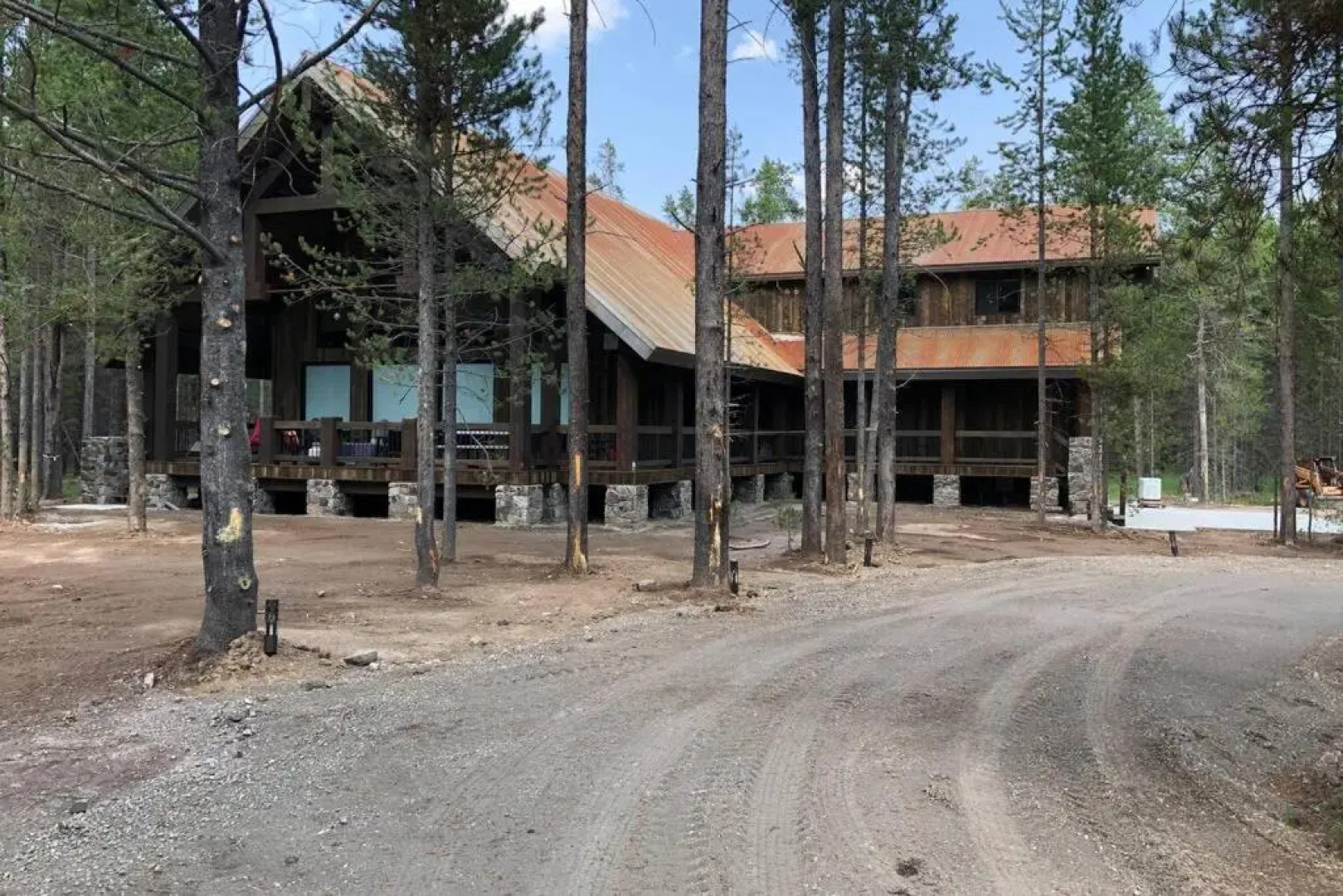 Yellowstone Crossing Lodge