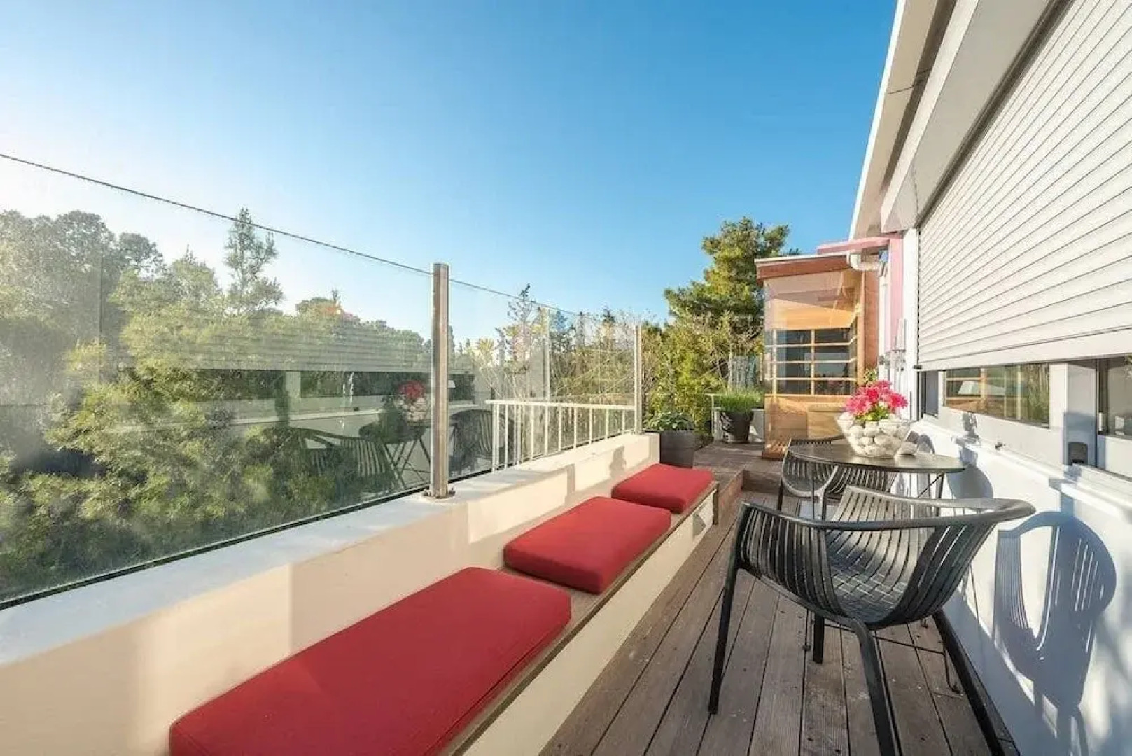 Sea View Apartment with Hot Tub & Sauna