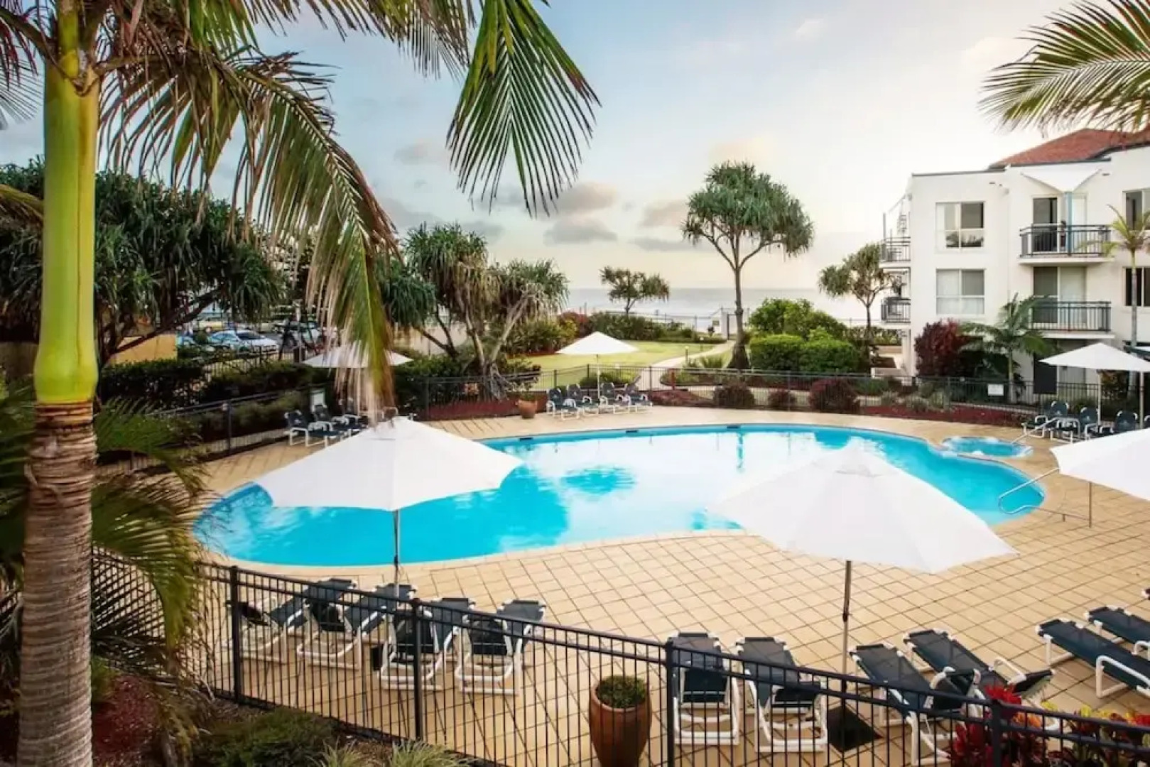 Beach Resort Ground Unit With Parking