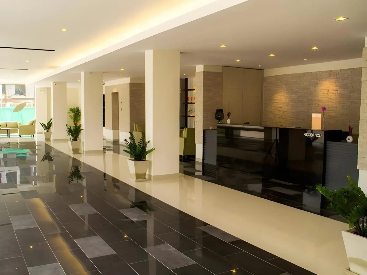 Leenova Hotel