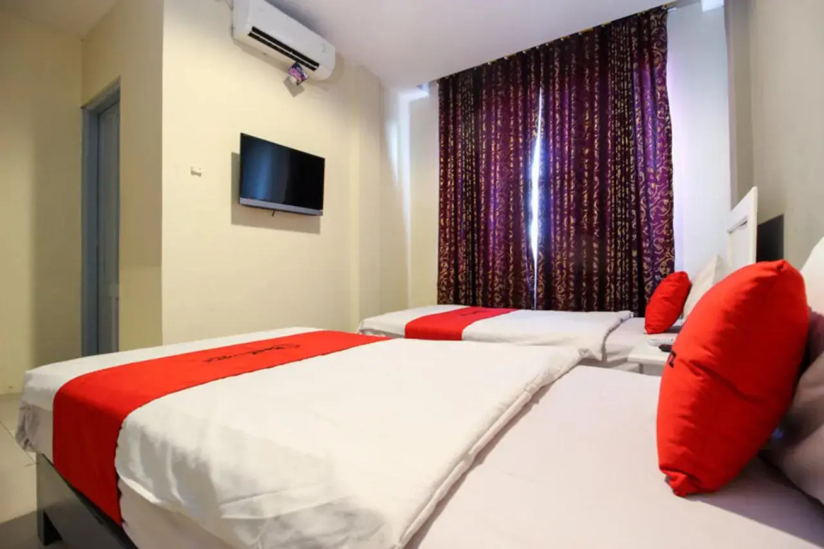 RedDoorz Syariah at Wijaya Imperial Hotel