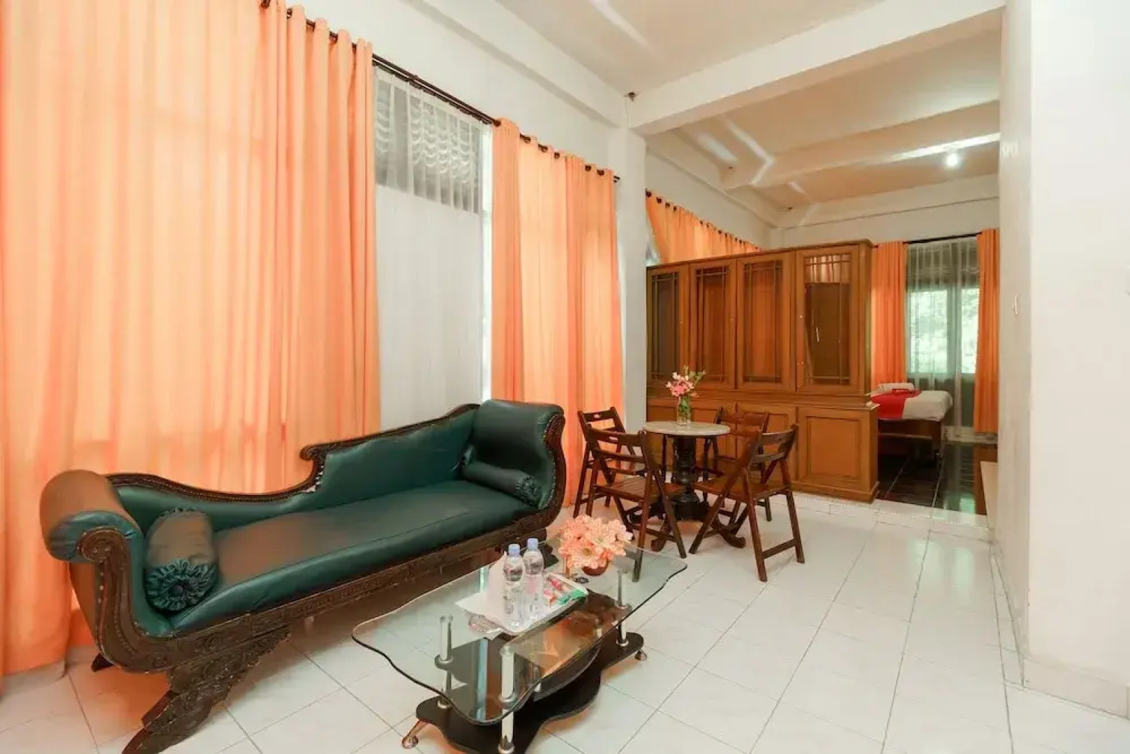 RedDoorz @ Tuktuk Danau Toba