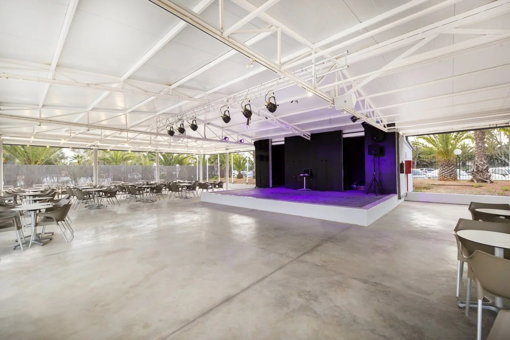 FERGUS Style Bahamas