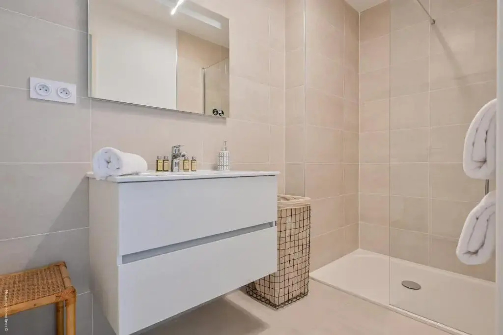 T2 NEUF - TERRASSE ET PISCINE – ACCÈS DIRECT PLAGES ET CENTRE VILLAGE – App 29B -