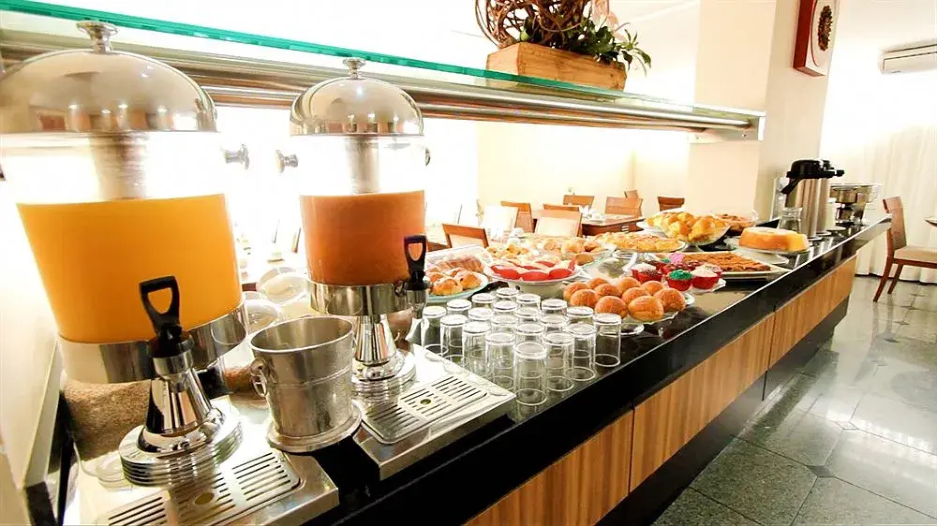 Bristol Golden Plaza Hotel