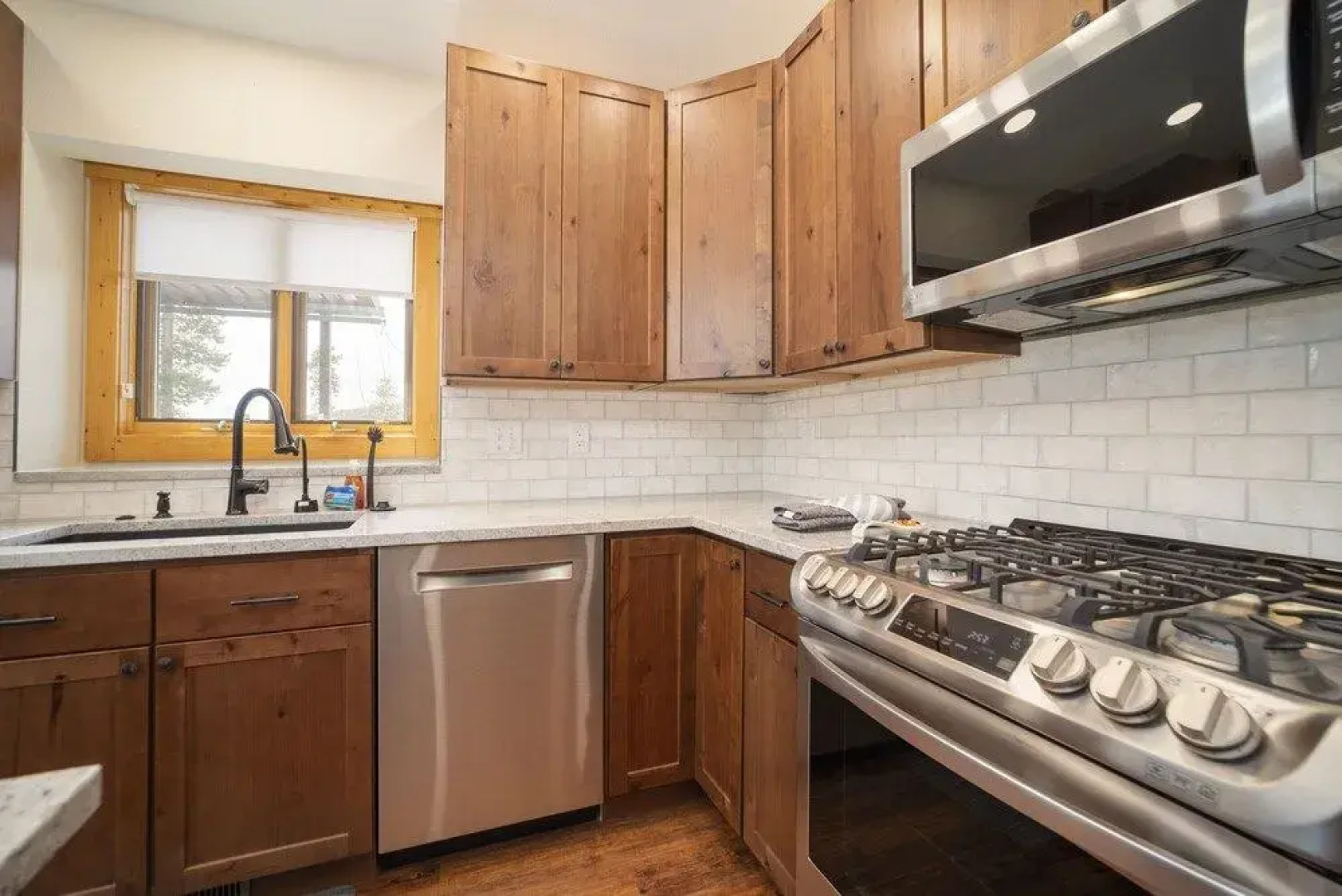 Moose Ridge Cabin 5 Bedroom Cabin by RedAwning