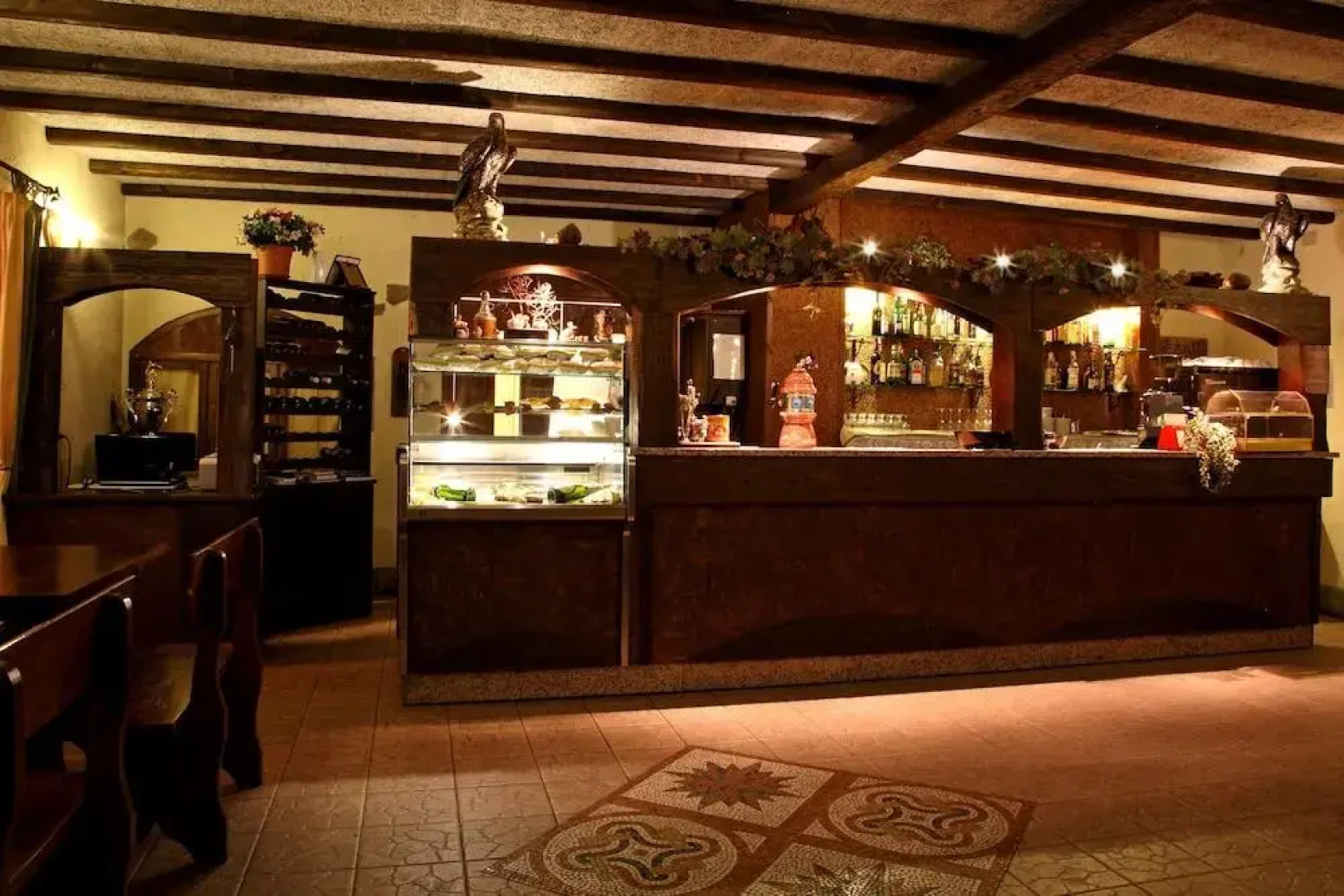 Chalet sul lago Hotel In Montagna