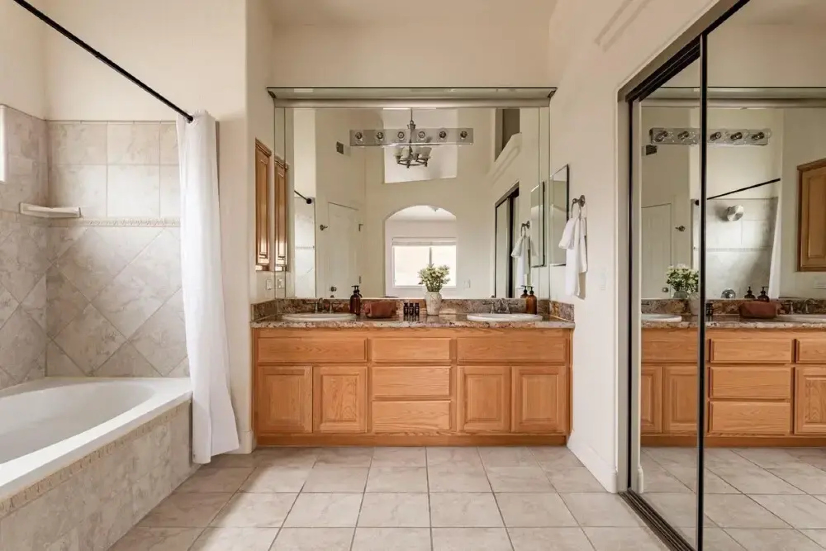 Lisa Circle - Roadrunner