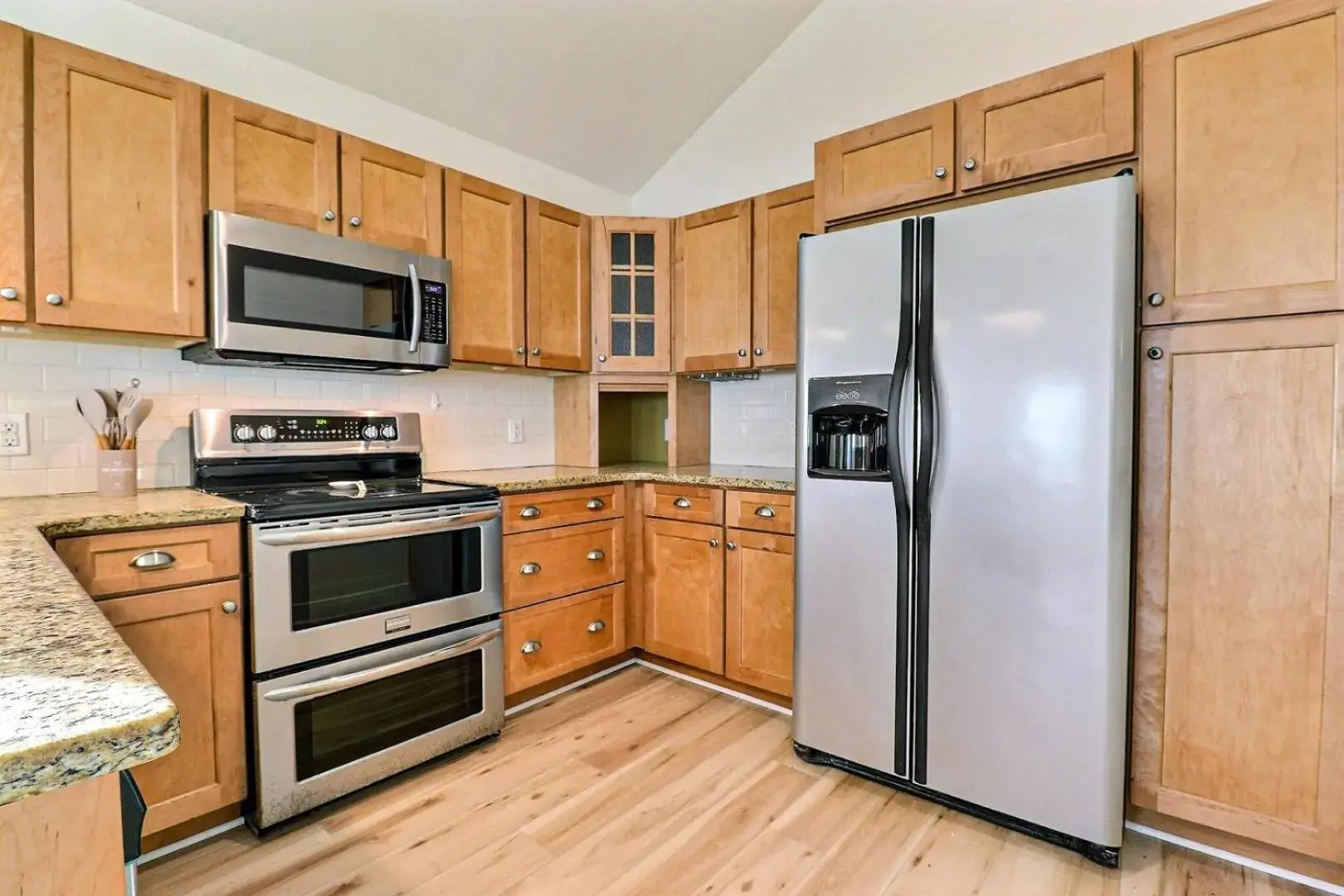 4120 The Shake Shack Across Street from Beach