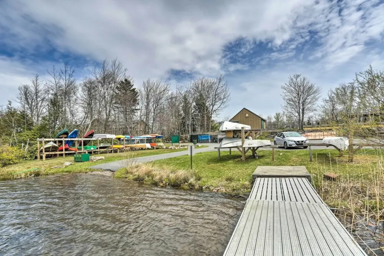 Tobyhanna Home w/ Hot Tub, Fire Pit, Deck + Grill!