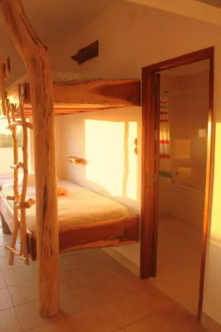 Almagreira Surf Hostel