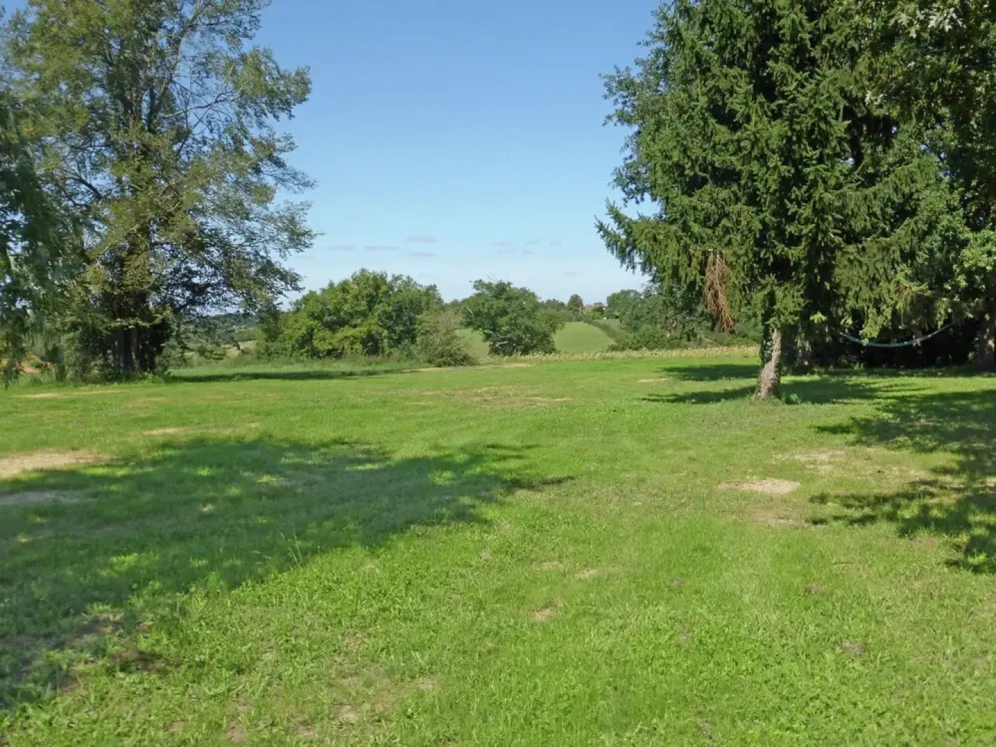 Luxurious Villa in Cazaubon with Swimming Pool