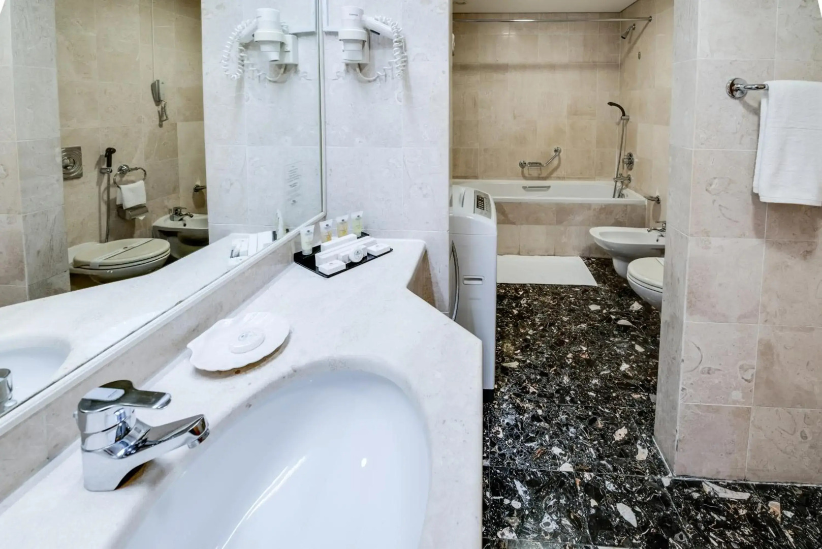 Grand Continental Hotel