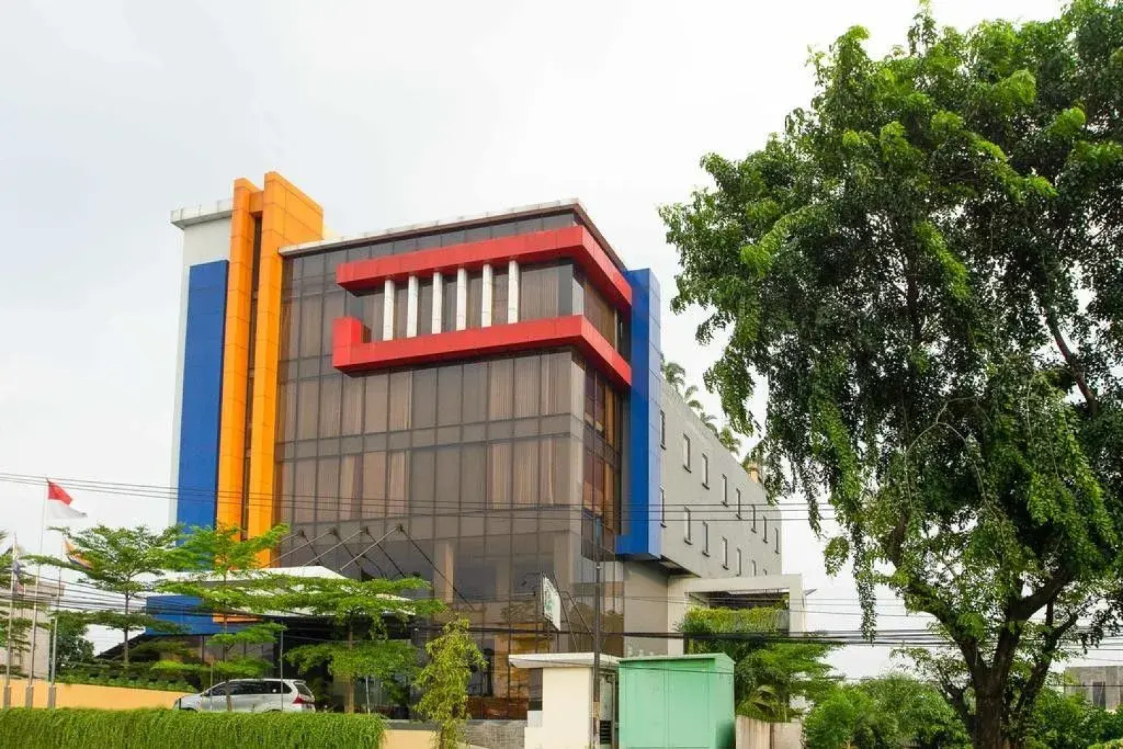 RedDoorz Premium near Kawasan Industri Cikarang